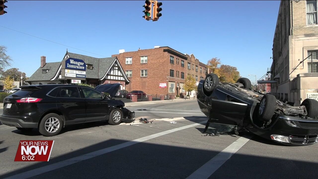 Only minor injuries after one car rolls over in two-vehicle crash in downtown Lima